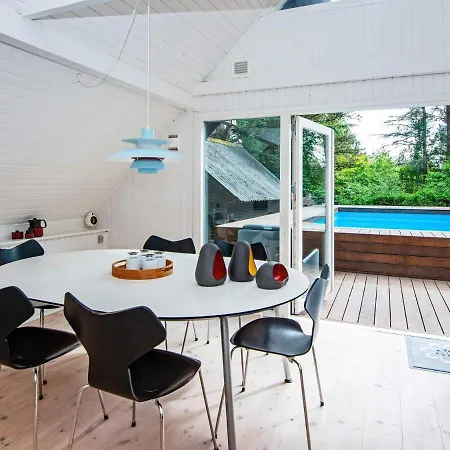 6 Person In Hemmet-by Traum